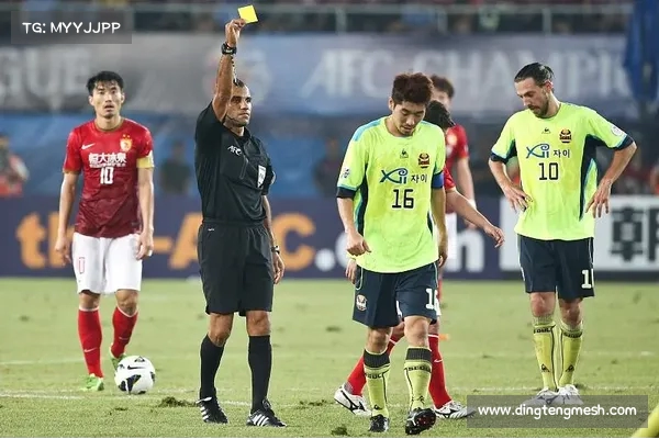 国安旧将河大成赛后谢场致敬球迷 成都蓉城助教情义满满回顾往事 国安旧将河大成赛后谢场致敬球迷 成都蓉城助教情义满满回顾往事